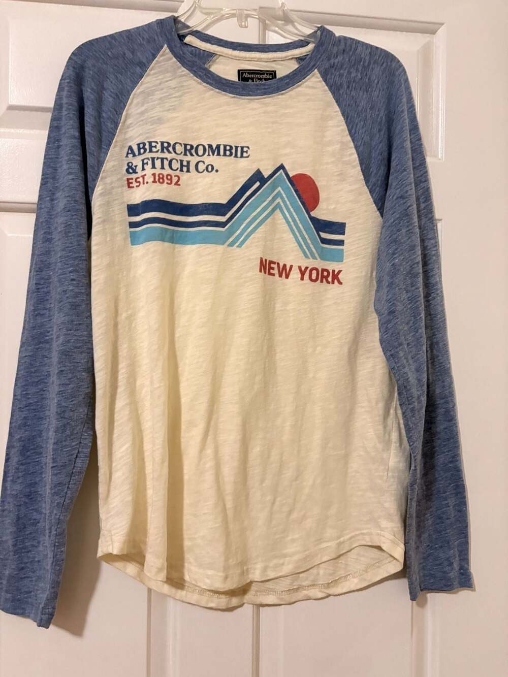 Abercrombie & Fitch Graphic Long Sleeve Raglan T-Shirt Size M New York